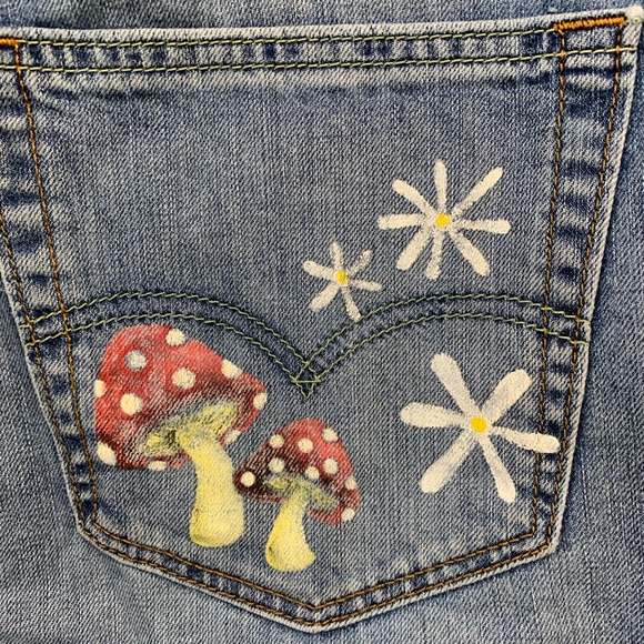 Vintage Levi’s 505 Jeans w/ Hand painted Hippy Floral and Mushrooms - Picture 7 of 8